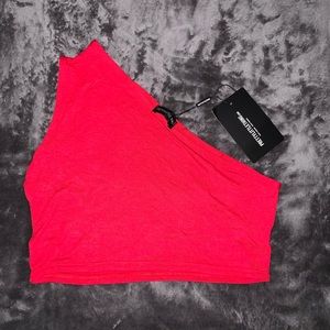 red one shoulder crop top ✨